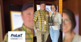 Witold Wilk and Alice Guzik from ProLeiT with the Supplier of the Year award